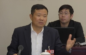 全国政协委员李健：私用飞机驾驶员执照降低门槛
