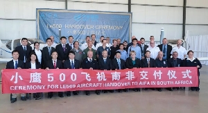航空工业两架“小鹰”500飞机交付南非