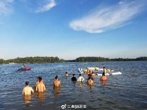 海南小型飞机训练时坠入水库，飞行员1死1失踪